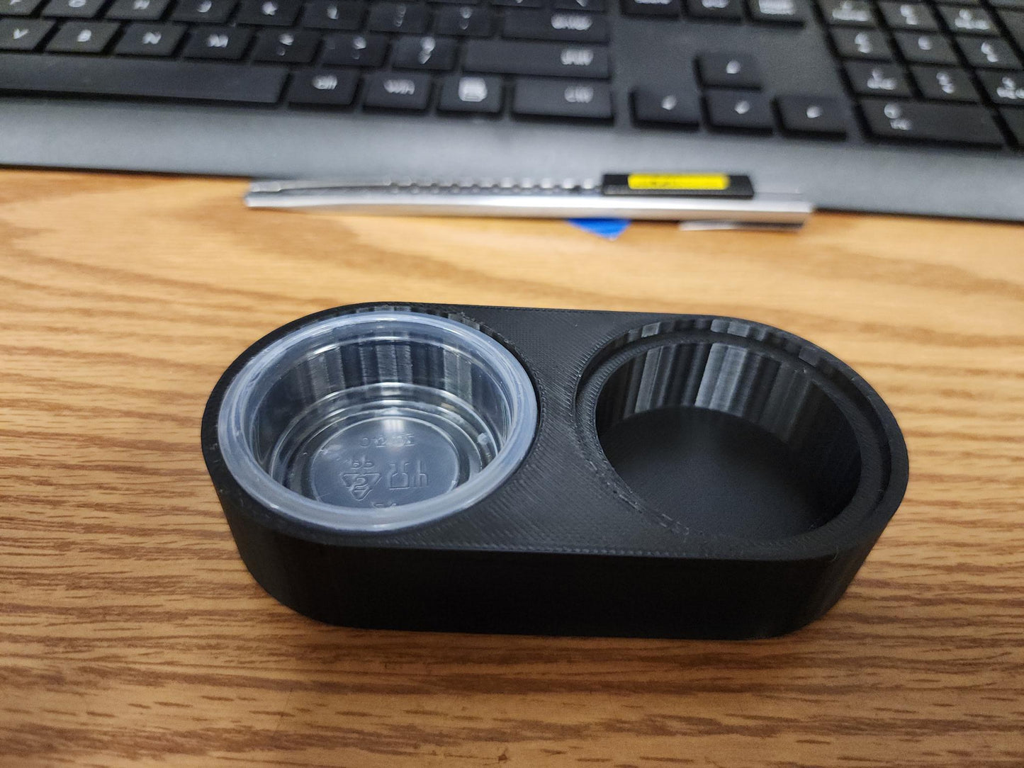 Small Reptile Ground Food Dish with 4 Cups. Flush fitting feature